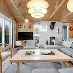 3 Bedroom Gorgeous In Semesterbostad