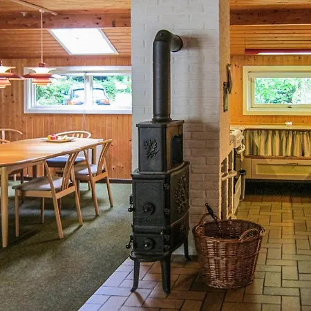3 Bedroom Gorgeous In Nyaraló Rønne