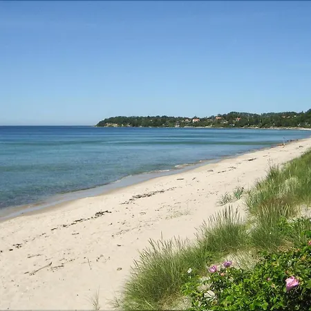 3 Bedroom Gorgeous In Vakantiehuis Rønne