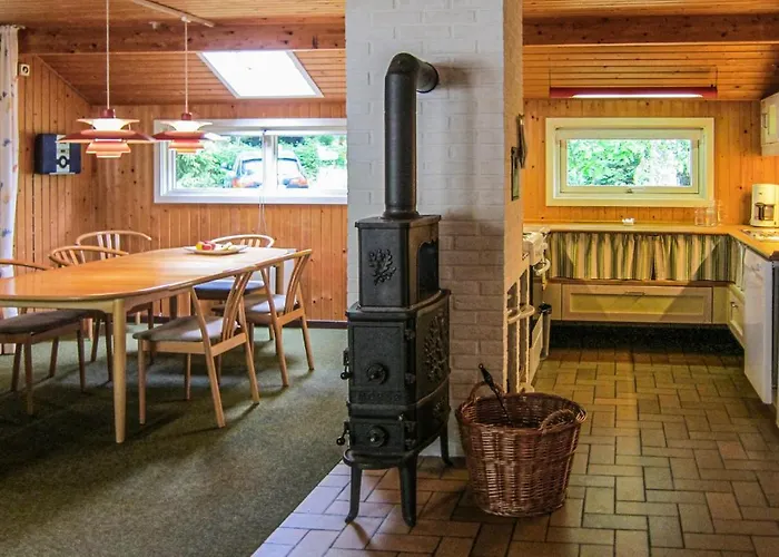 3 Bedroom Gorgeous In Prázdninový dům Rønne